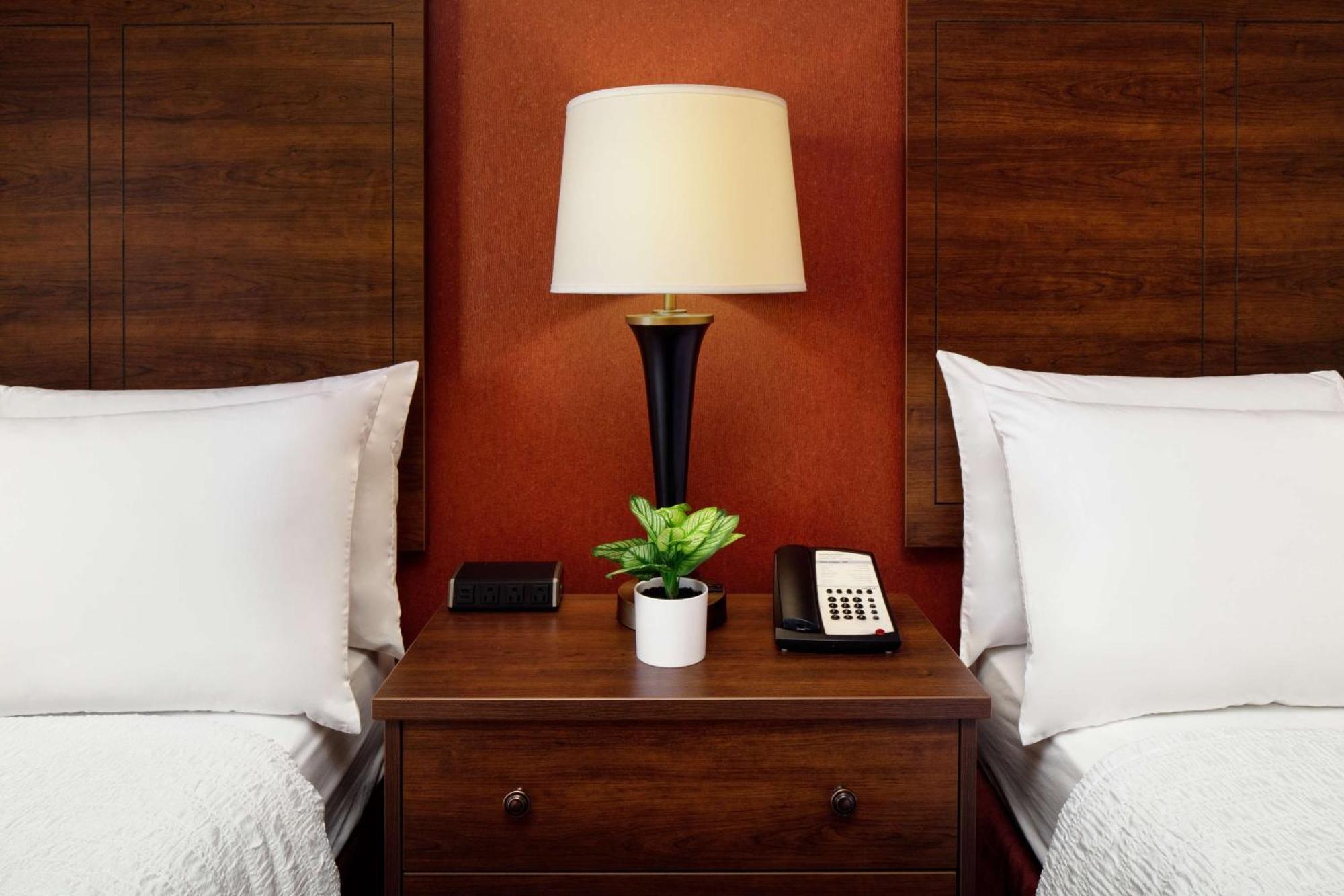 Hampton Inn & Suites Scottsdale At Talking Stick Bagian luar foto