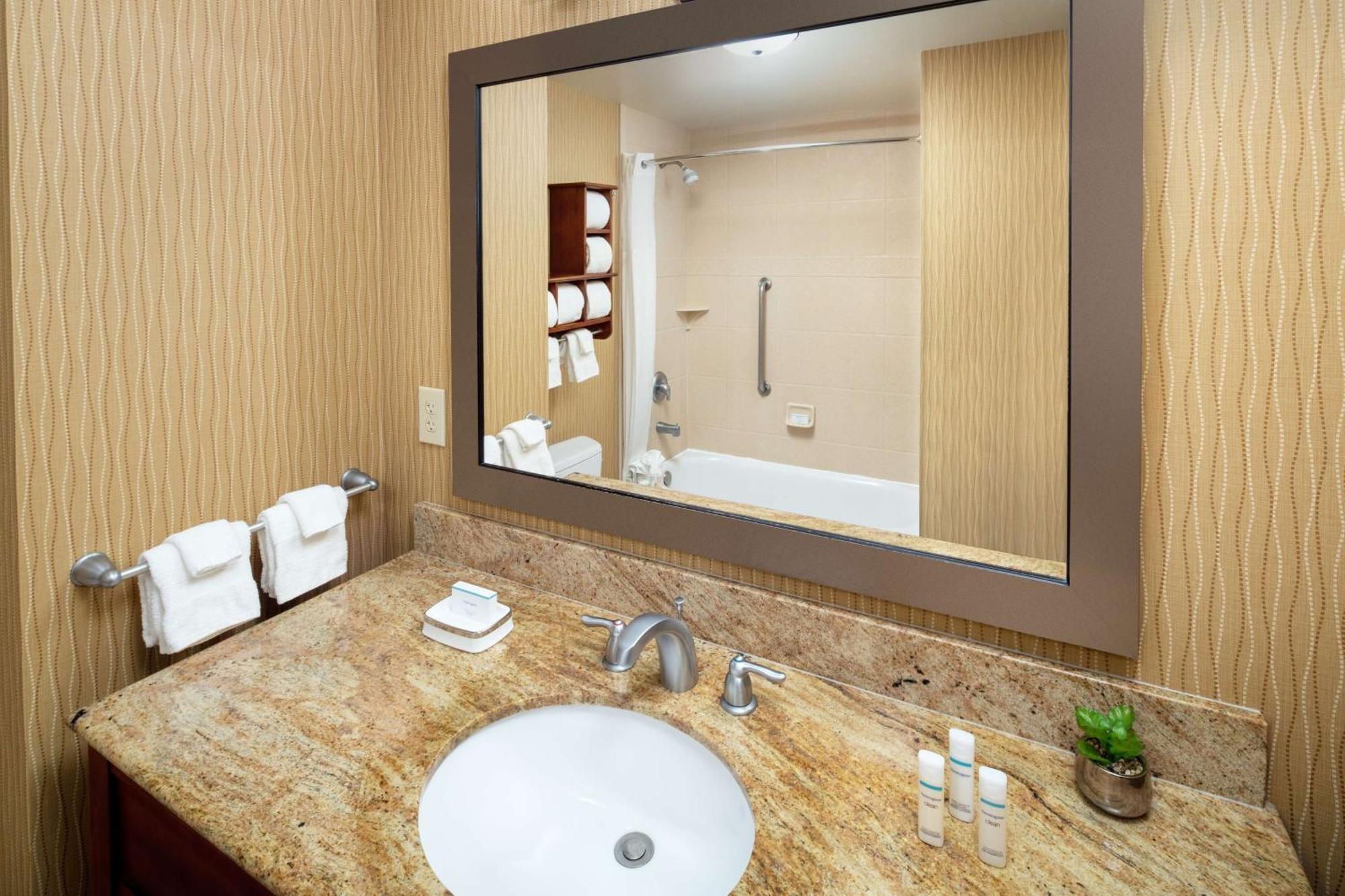 Hampton Inn & Suites Scottsdale At Talking Stick Bagian luar foto