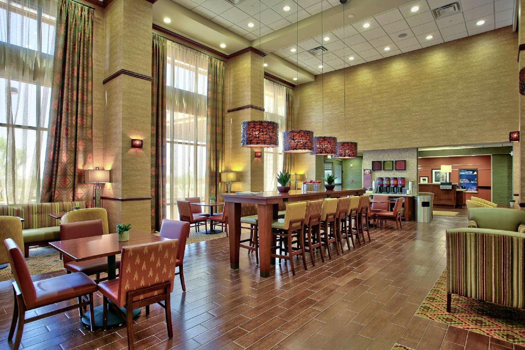 Hampton Inn & Suites Scottsdale At Talking Stick Bagian luar foto